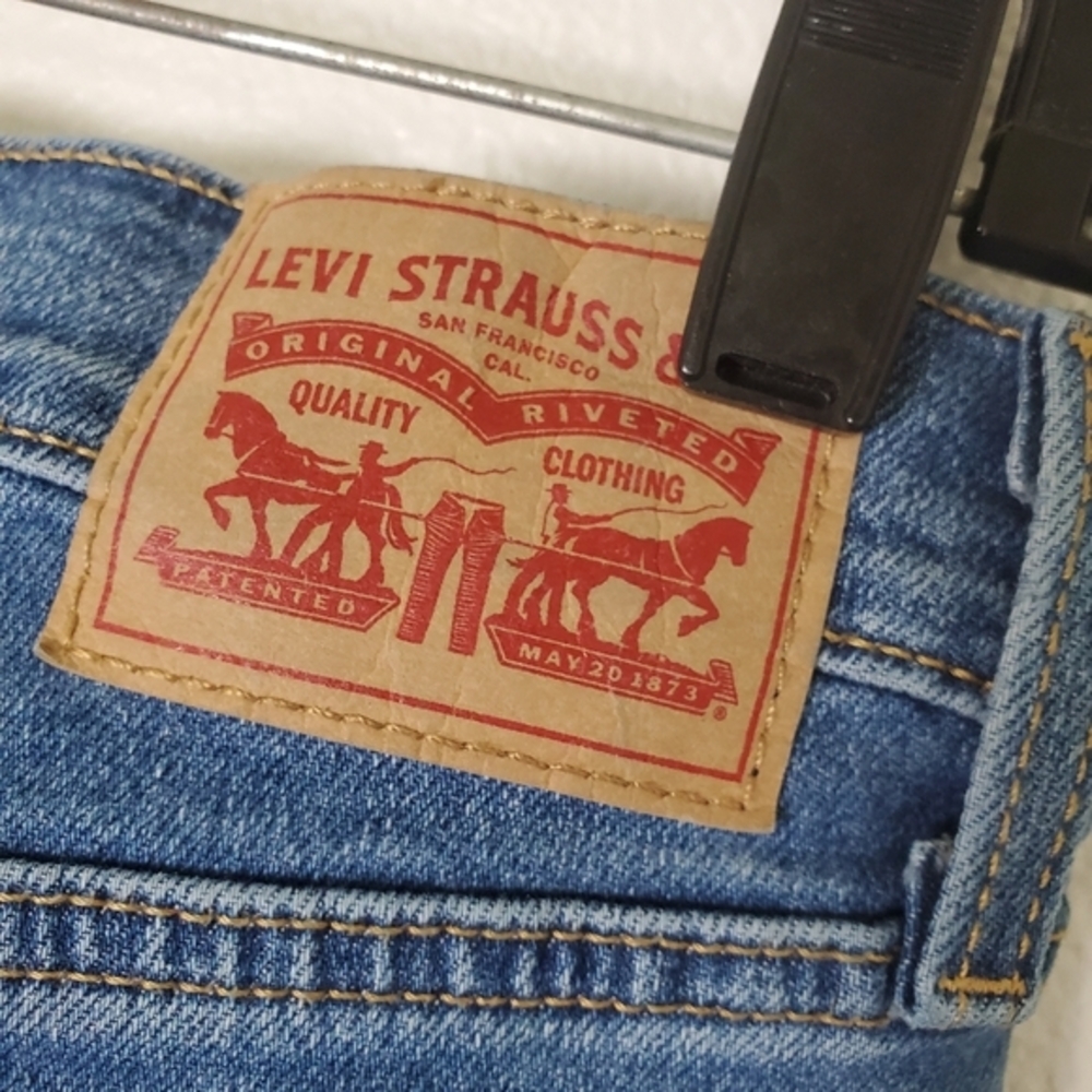 Levi's Women's Button Fly Wedgie Straight Leg Jeans With Distressing‎ - Picture 8 of 10